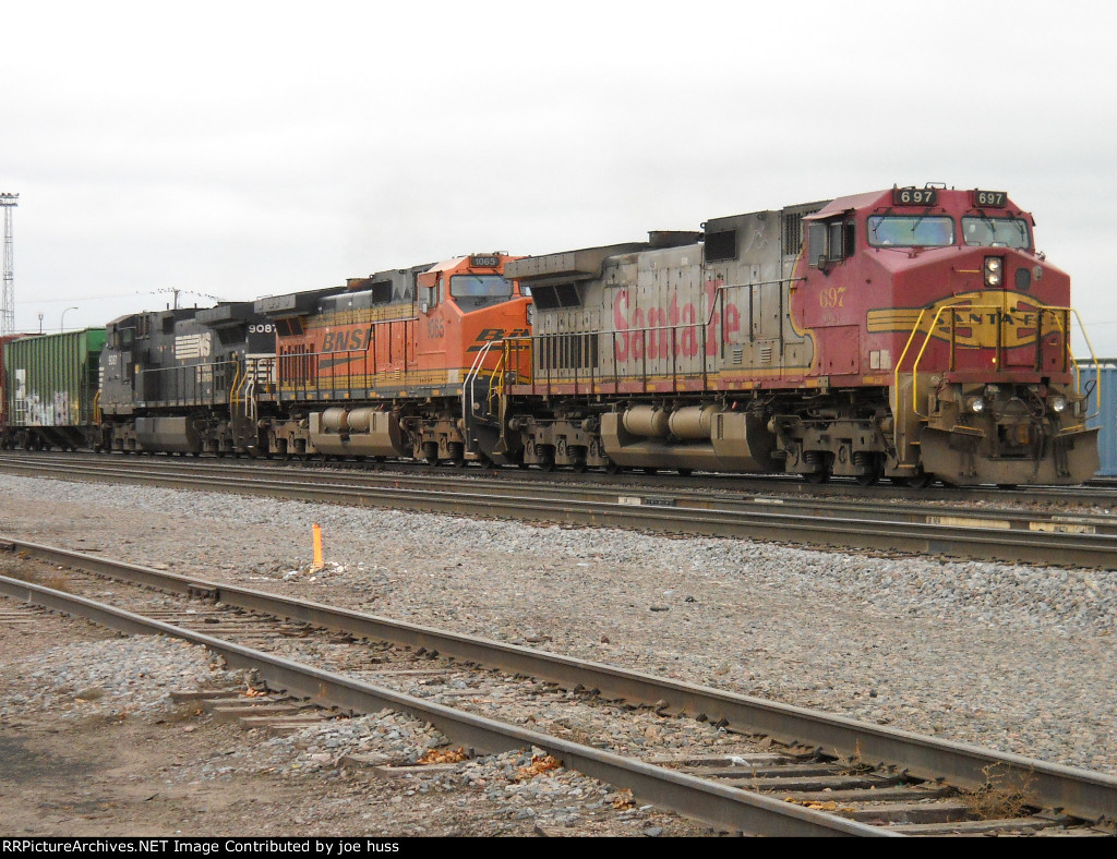 BNSF 697 East